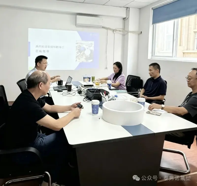 Dr. Zhong Mo, voormalig directeur van Bosch Rexroth China, bezoekt Taifno
